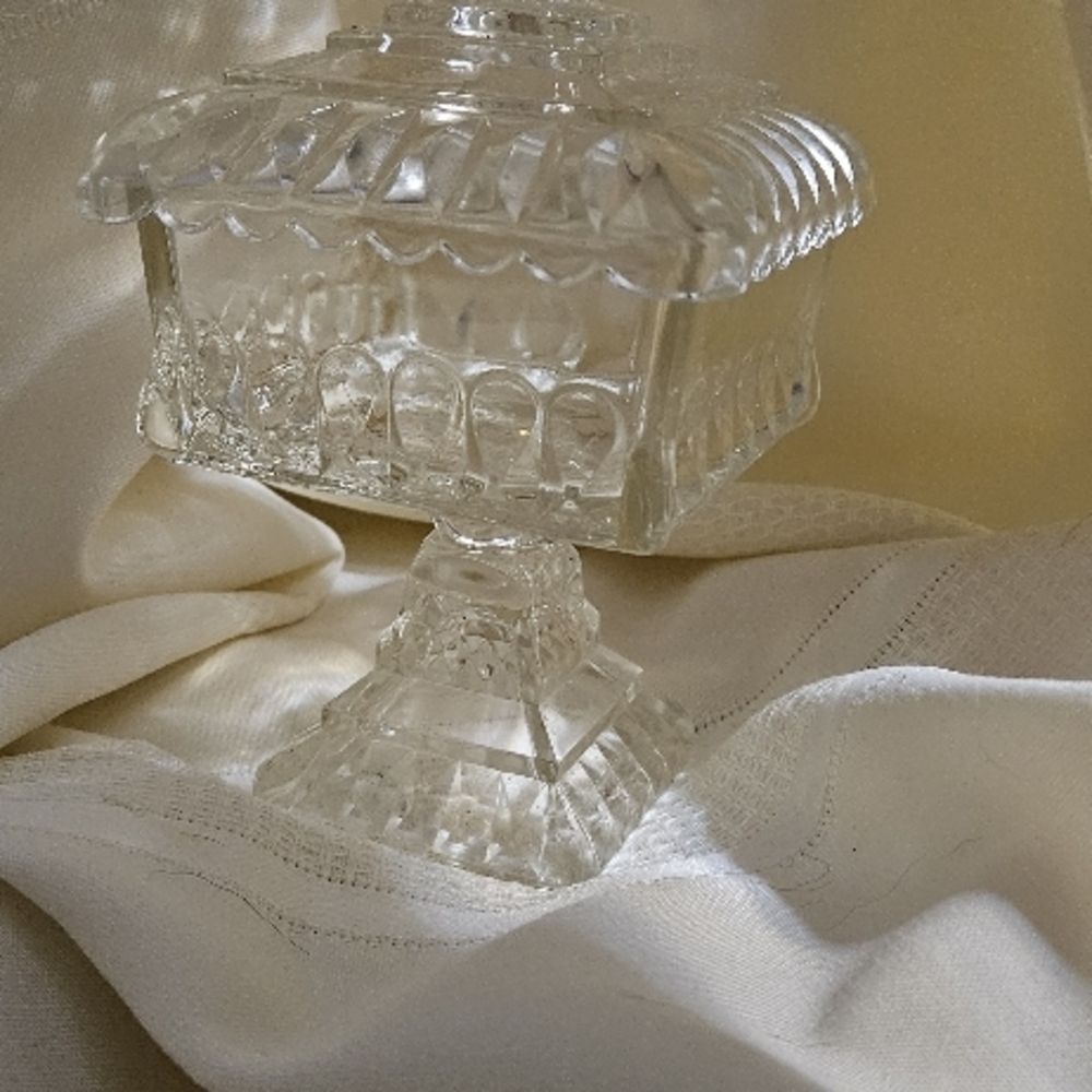 Elegant Clear Glass Trinket Box